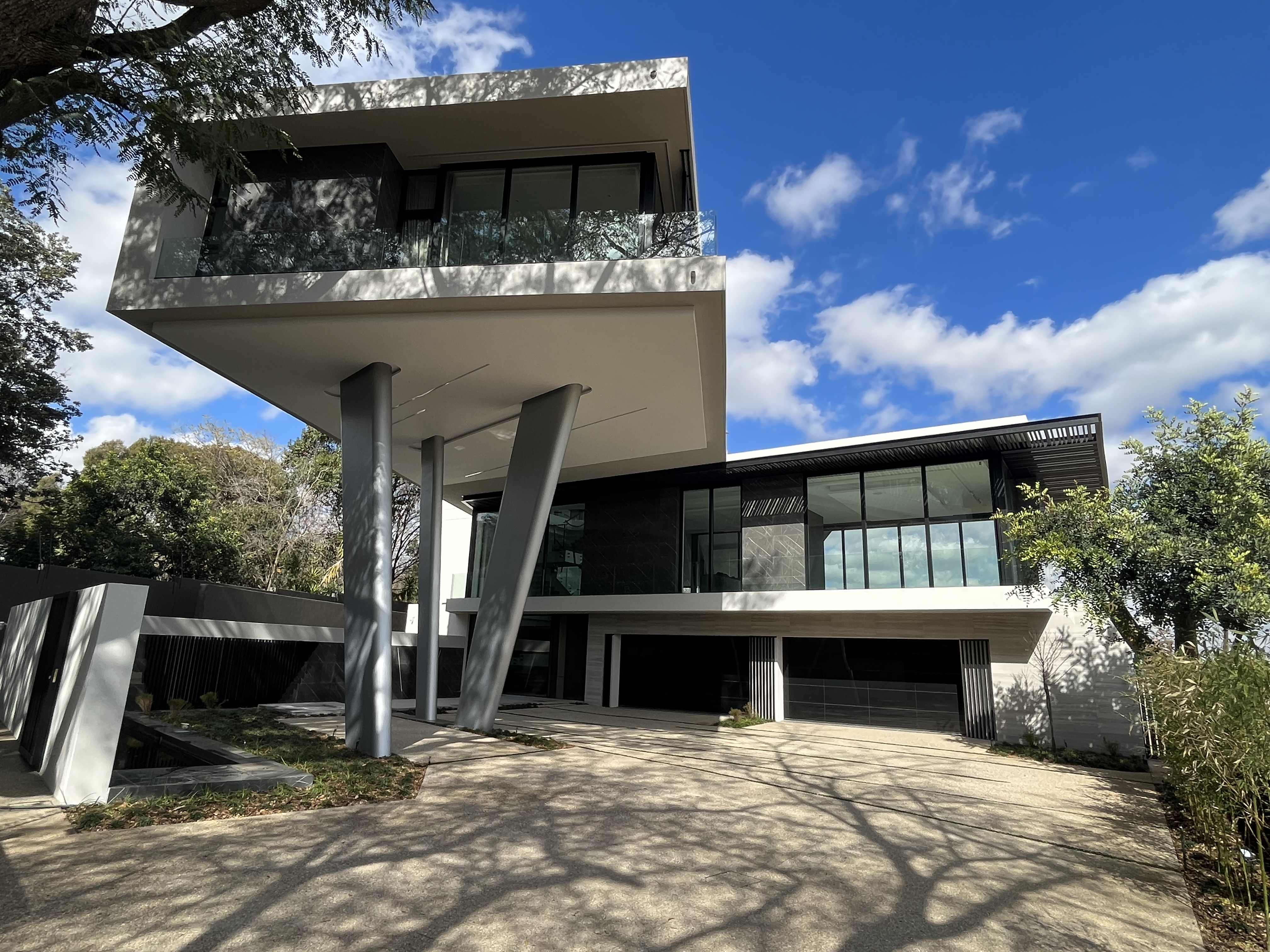 Cantilevered Column Facade
