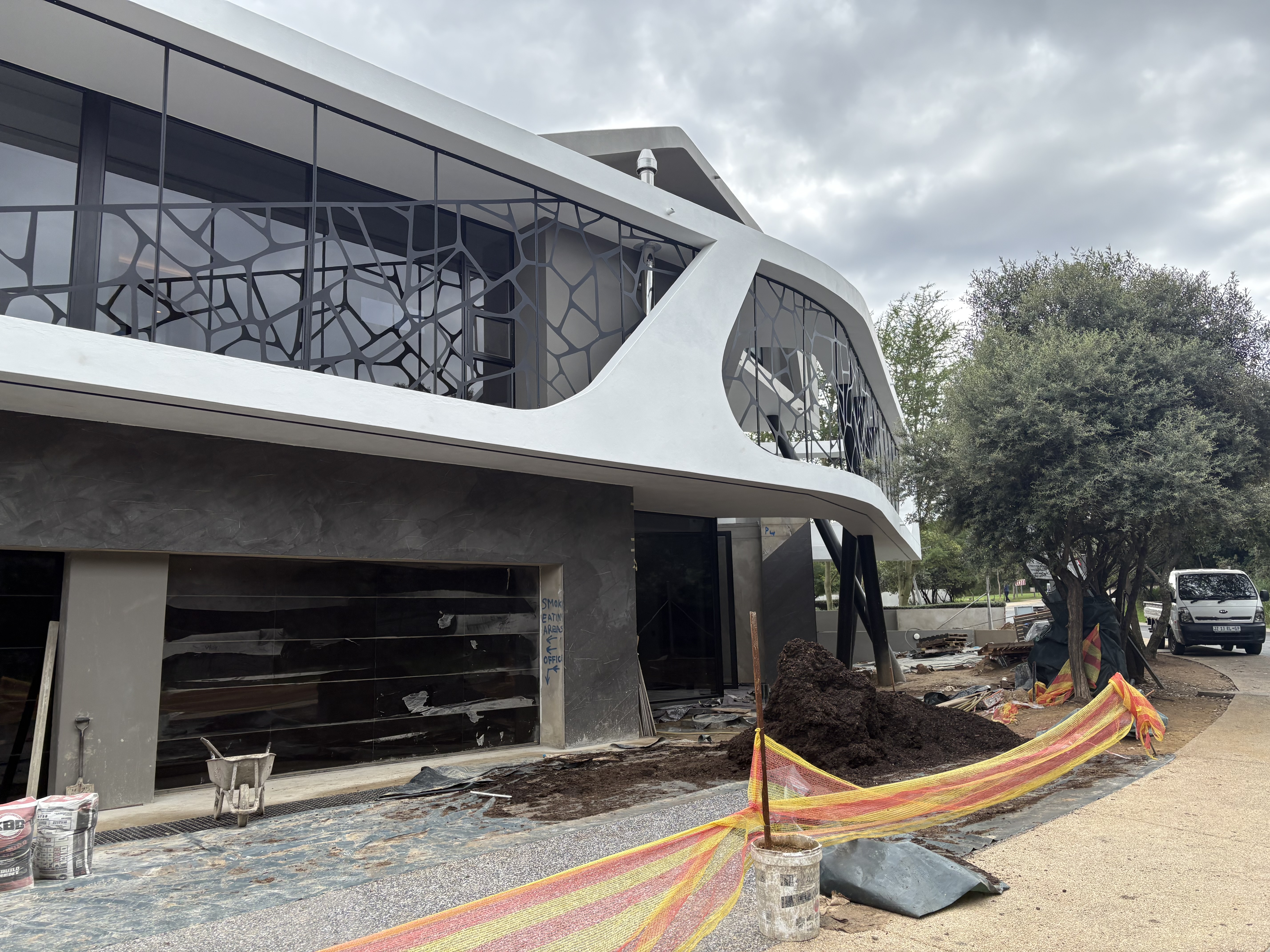 Organic curved-form home under construction