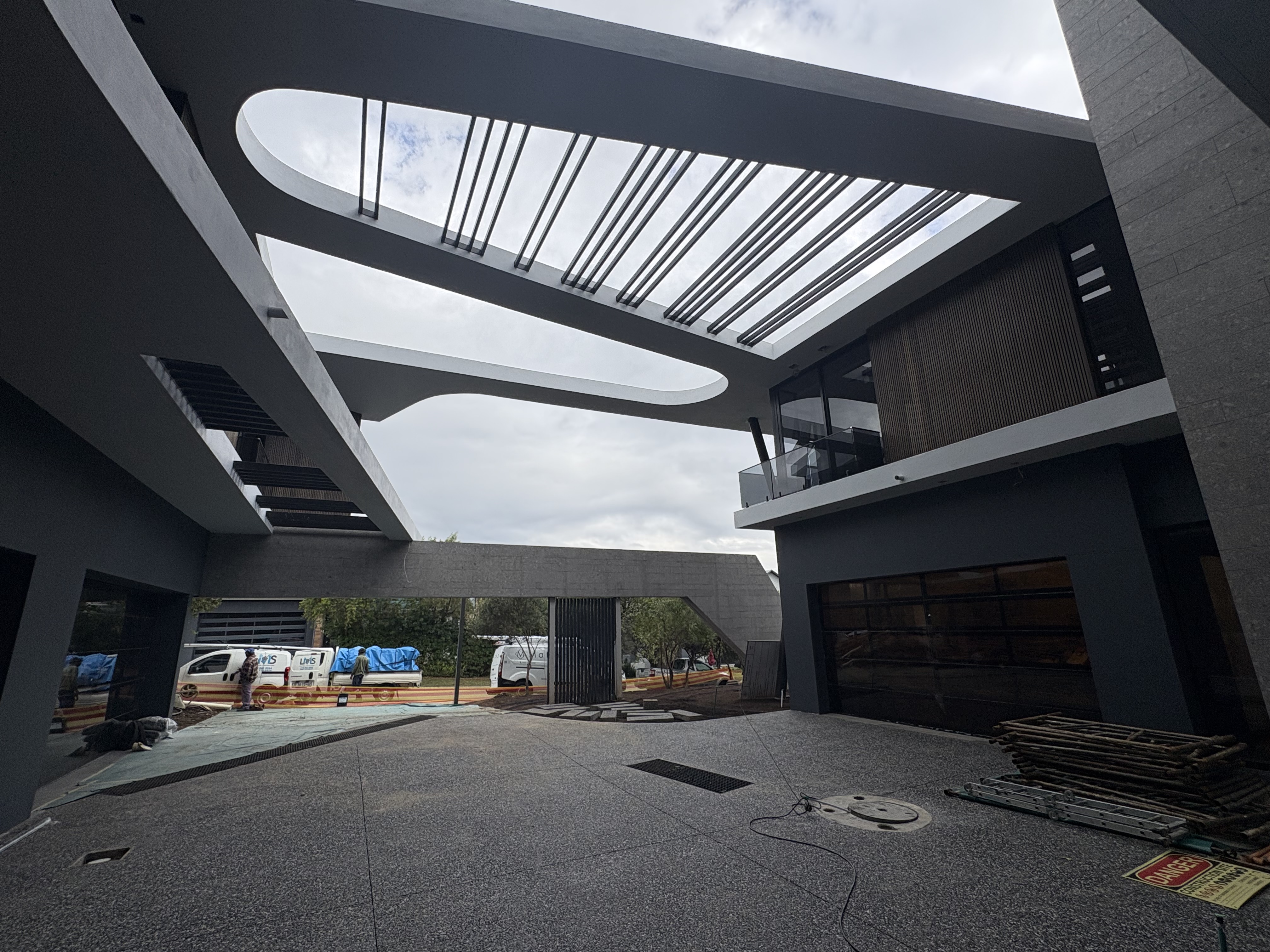 Upward view through a curved roof opening